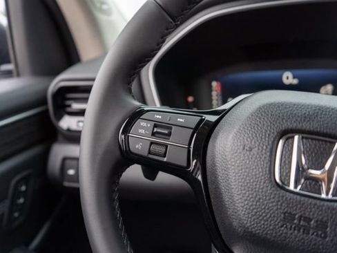 Used 2025 Honda Pilot Touring image 19