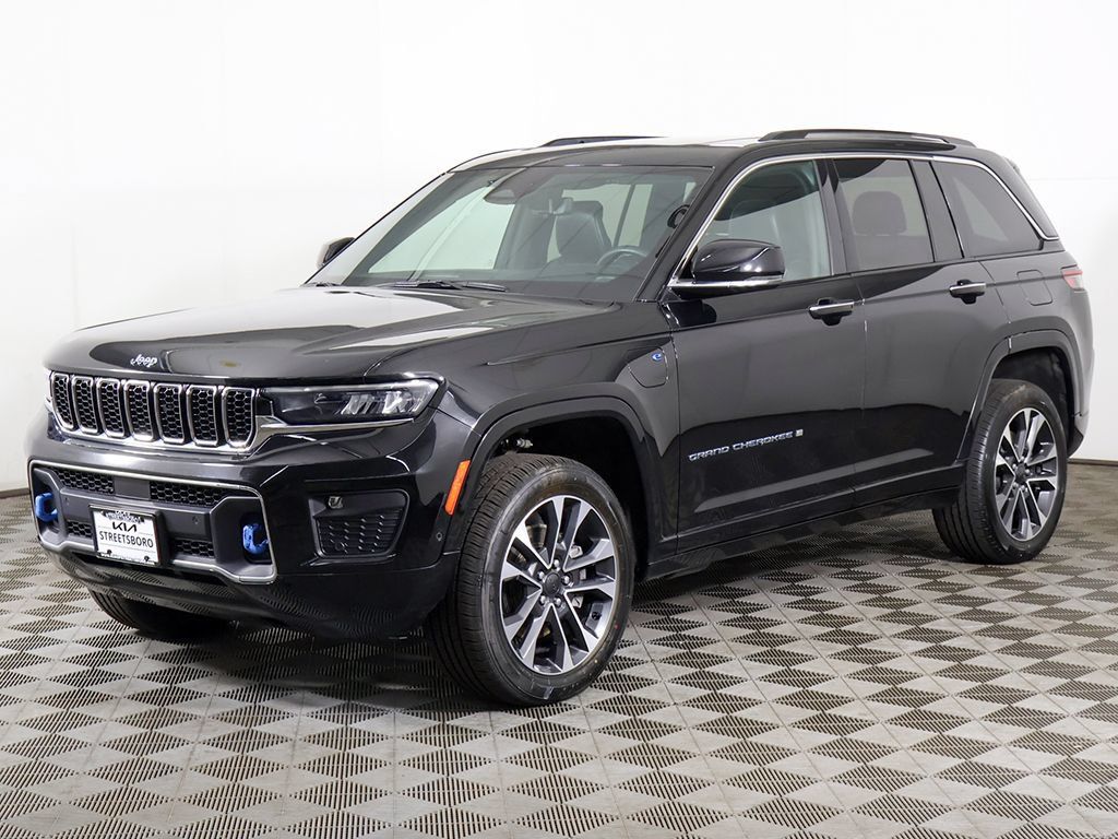 Used 2022 Jeep Grand Cherokee Overland w/ Luxury Tech Group IV AWD/4WD image 13