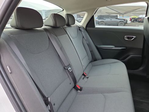Used 2025 Kia K4 FWD image 17