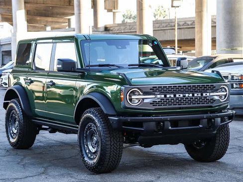 New 2025 Ford Bronco Badlands image 3