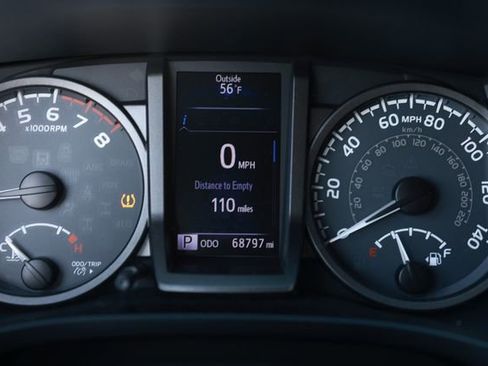 Used 2017 Toyota Tacoma TRD Sport w/ Tow Package image 51