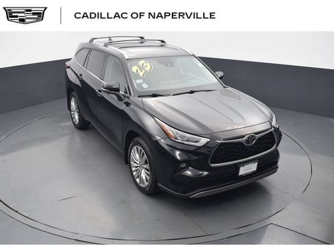 Used 2023 Toyota Highlander Platinum FWD image 1