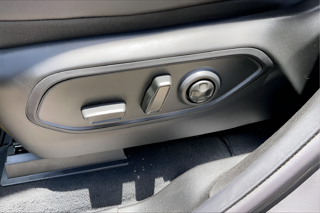 New 2026 Jeep Grand Cherokee Altitude AWD/4WD image 20