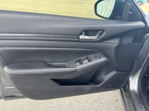 Used 2025 Nissan Altima 2.5 SV FWD image 16