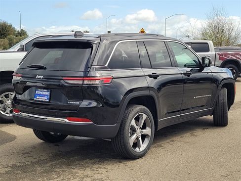 Used 2025 Jeep Grand Cherokee Limited w/ Trailer Tow Package image 3