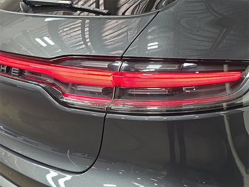 Used 2025 Porsche Macan image 30