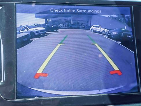 Used 2017 Chrysler Pacifica Touring-L w/ Tire & Wheel Group FWD image 5