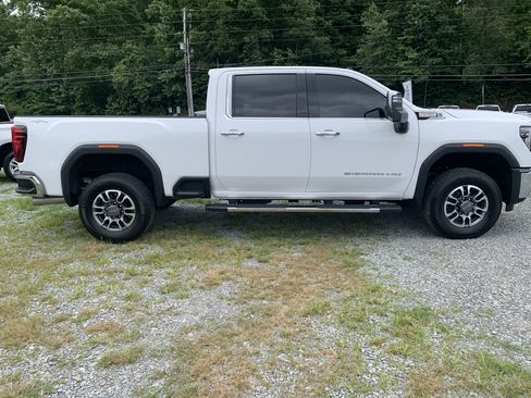Used 2025 GMC Sierra 2500 SLT w/ SLT Premium Package AWD/4WD image 2