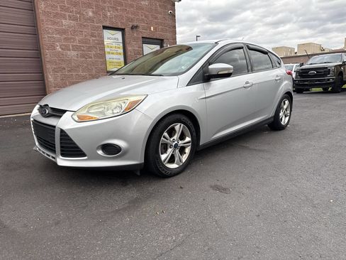 Used 2014 Ford Focus SE w/ SE Winter Package image 3