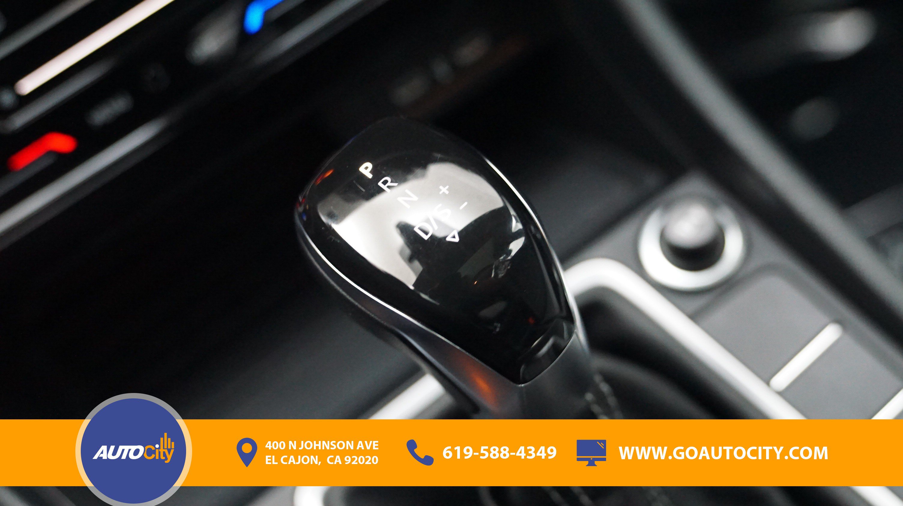 Used 2025 Volkswagen Jetta SE FWD image 25
