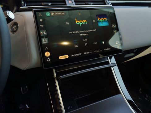 New 2026 Land Rover Range Rover Velar Dynamic SE image 20