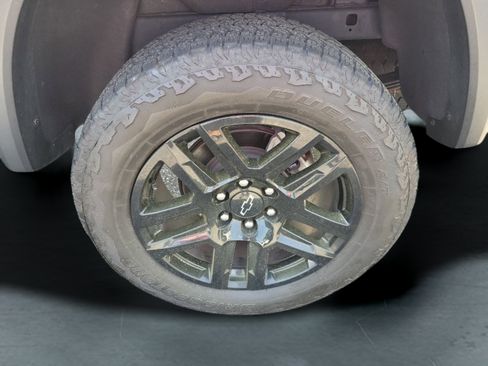 Used 2023 Chevrolet Colorado Trail Boss w/ Technology Package AWD/4WD image 10