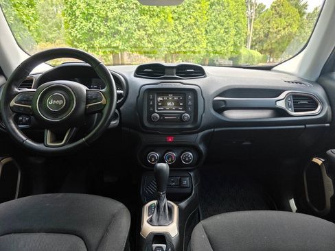 Used 2017 Jeep Renegade Latitude FWD image 13