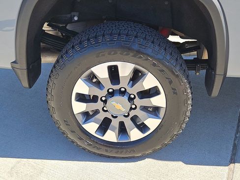 Used 2024 Chevrolet Silverado 3500 LT w/ Convenience Package image 10