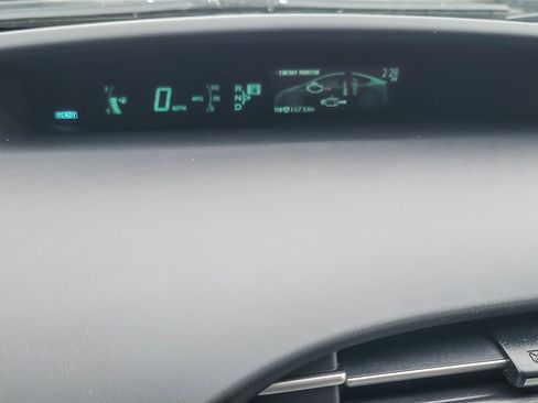 Used 2015 Toyota Prius Four image 11