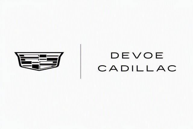 Used 2021 Cadillac XT5 Premium Luxury w/ LPO, Premium Carpet Package FWD image 2