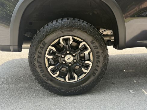 Used 2022 Chevrolet Silverado 1500 ZR2 w/ Technology Package AWD/4WD image 11
