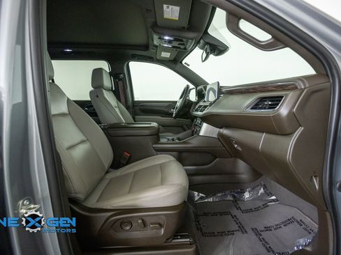 Used 2023 Chevrolet Suburban LT w/ Luxury Package AWD/4WD image 42