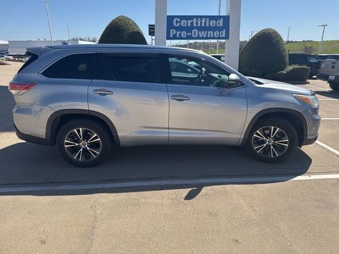 Used 2016 Toyota Highlander XLE image 8