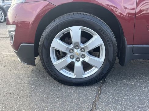 Used 2017 Chevrolet Traverse LT w/ Style and Technology Package image 10