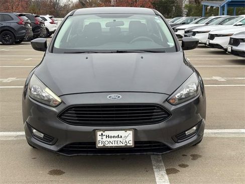Used 2018 Ford Focus SE w/ SE Appearance Package image 10