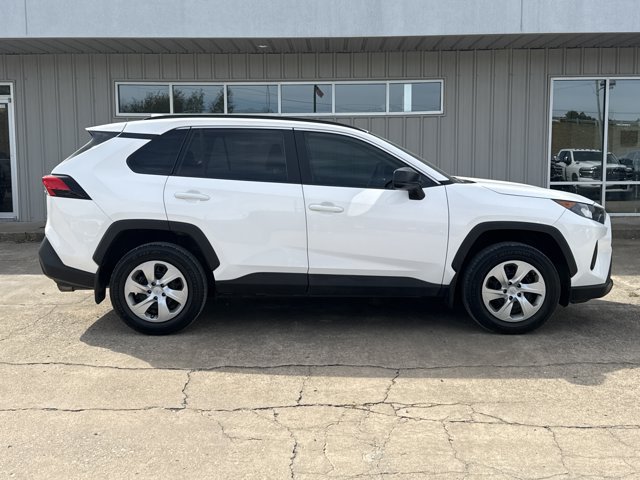 Used 2021 Toyota RAV4 LE FWD image 2