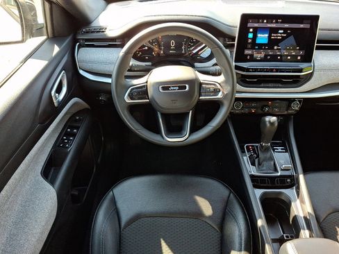 Used 2024 Jeep Compass Latitude AWD/4WD image 18