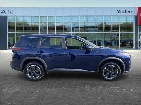 Certified 2025 Nissan Rogue SV AWD/4WD image 4