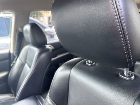 Used 2015 Nissan Pathfinder SL w/ SL Tech Package FWD image 2