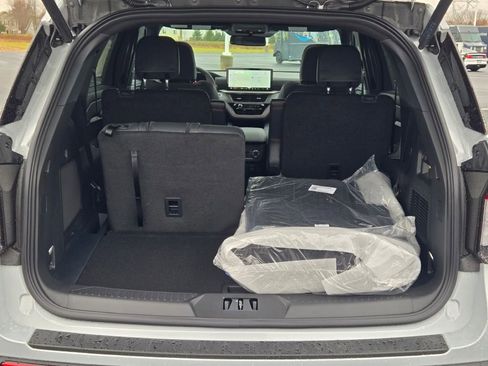 New 2026 Ford Explorer ST-Line w/ ST-Line Street Pack image 18