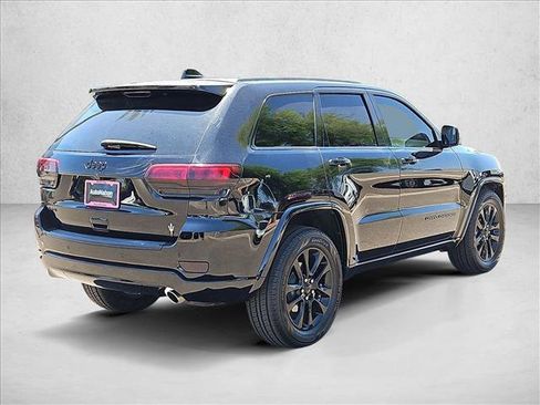 Used 2018 Jeep Grand Cherokee Altitude AWD/4WD image 5