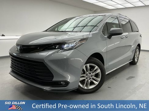 Used 2022 Toyota Sienna XLE Woodland Edition image 1