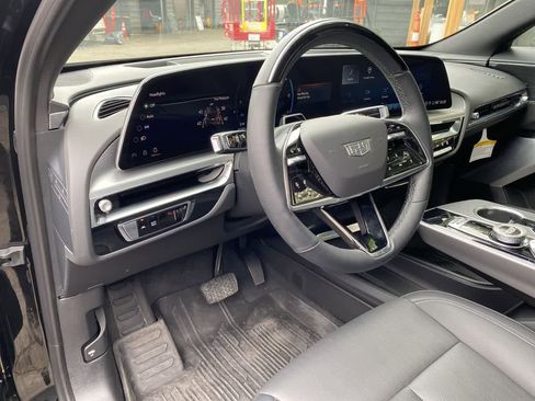 Used 2024 Cadillac Lyriq Luxury w/ LPO, Floor Liner Package AWD/4WD image 2