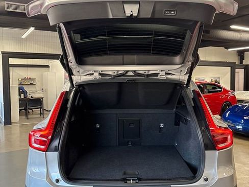 Used 2025 Volvo XC40 B5 Core image 46