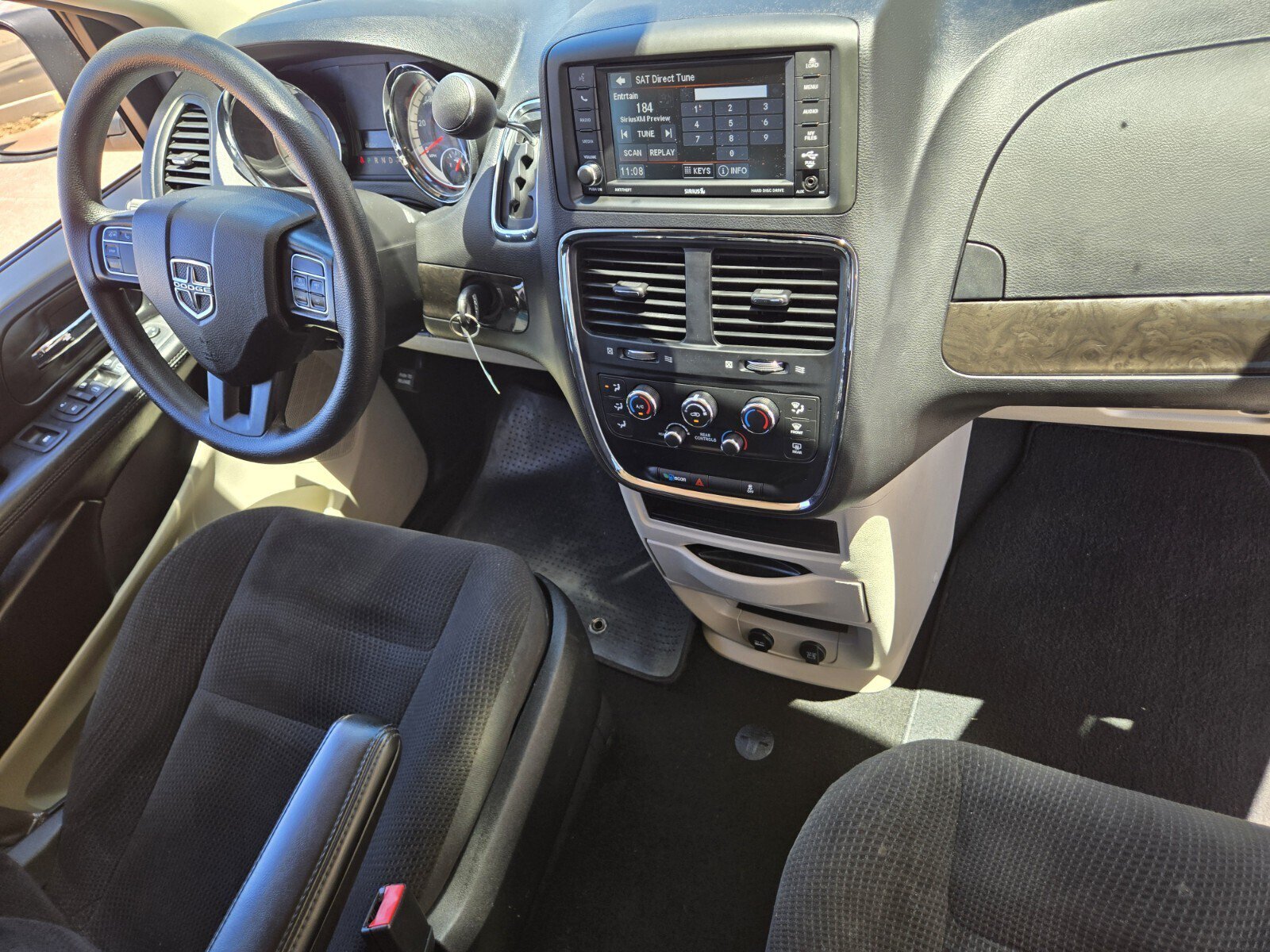 Used 2019 Dodge Grand Caravan SE w/ UConnect Hands-Free Group FWD image 13