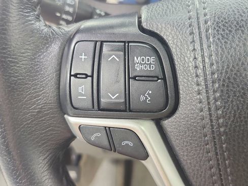 Used 2020 Toyota Sienna XLE Premium FWD image 25