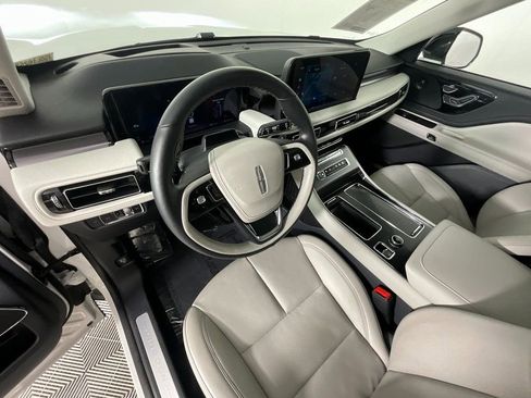 Used 2025 Lincoln Aviator Premiere w/ Equipment Group 101A image 15