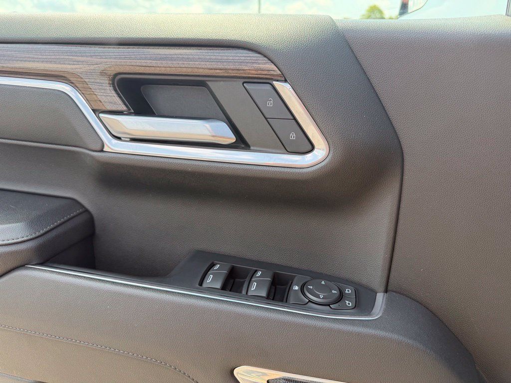 Used 2023 Chevrolet Silverado 1500 LT AWD/4WD image 15