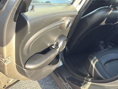 Used 2020 MINI Cooper 4-Door Hardtop image 19