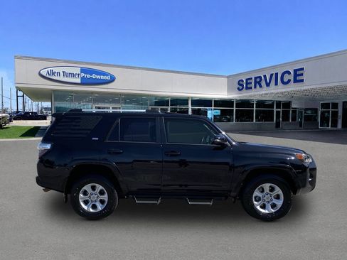 Used 2021 Toyota 4Runner SR5 Premium w/ Moonroof Package RWD image 9