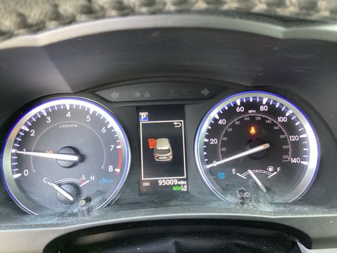 Used 2019 Toyota Highlander XLE FWD image 22