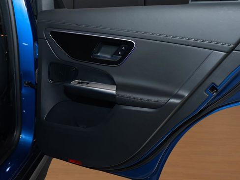 Used 2024 Mercedes-Benz GLC 300 4MATIC w/ AMG Line image 20