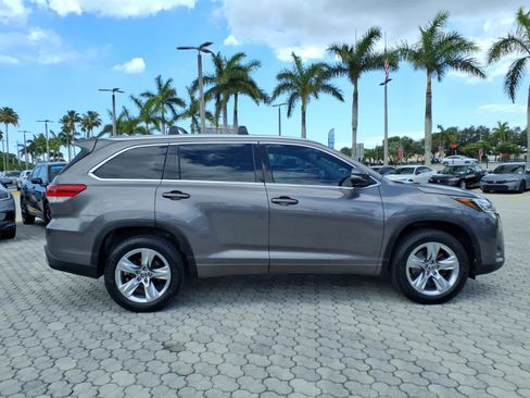 Used 2017 Toyota Highlander Limited FWD image 17