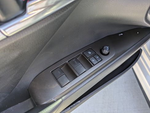 Used 2022 Toyota Camry SE image 12