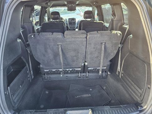 Used 2016 Dodge Grand Caravan SE image 24