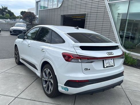 Used 2024 Audi Q4 e-tron Prestige image 8