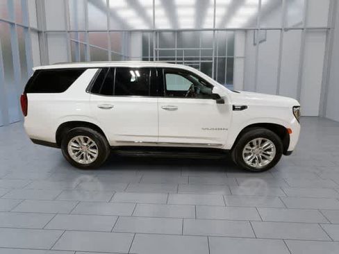Used 2024 GMC Yukon SLT AWD/4WD image 9