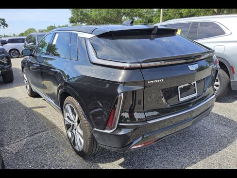 Used 2024 Cadillac Lyriq Luxury w/ LPO, Floor Liner Package AWD/4WD image 4