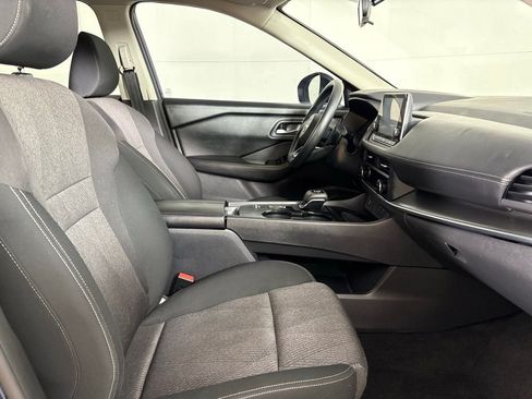 Used 2024 Nissan Rogue SV FWD image 11