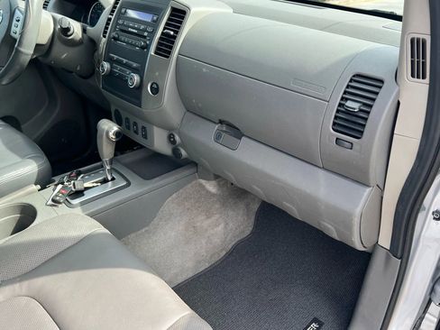 Used 2012 Nissan Frontier SL w/ Moonroof Pkg image 28